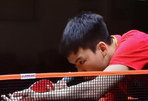 惊天逆转！向鹏被裁判连罚黄牌仍翻盘，国乒小将绝境爆发