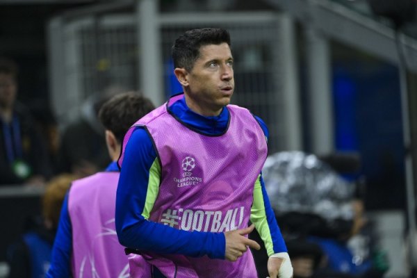 说合2轮西甲替补, 记者: 莱万赛后开首离开诺坎普, 有些不欢娱