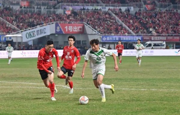 当17岁少年射失点球，这位涵养的话让全网破防：咱们输得起！