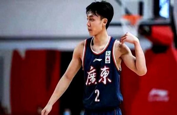 广东胜浙江，赵杰获得13分，比赛出现多个看点