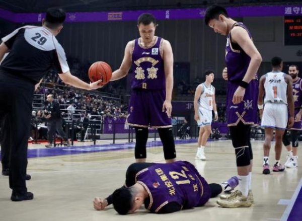 沈梓捷伤退新疆送北控首败 纳托尔27+6+6皆麟19+5三分