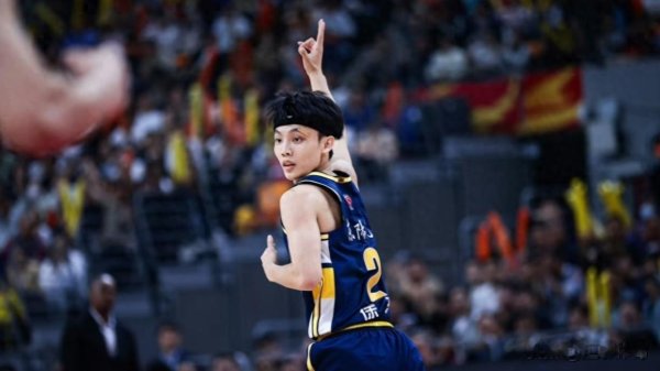 里程碑之夜, 9次助攻0缺点! 这么的徐杰能进国度队吗? 能拿顶薪吗
