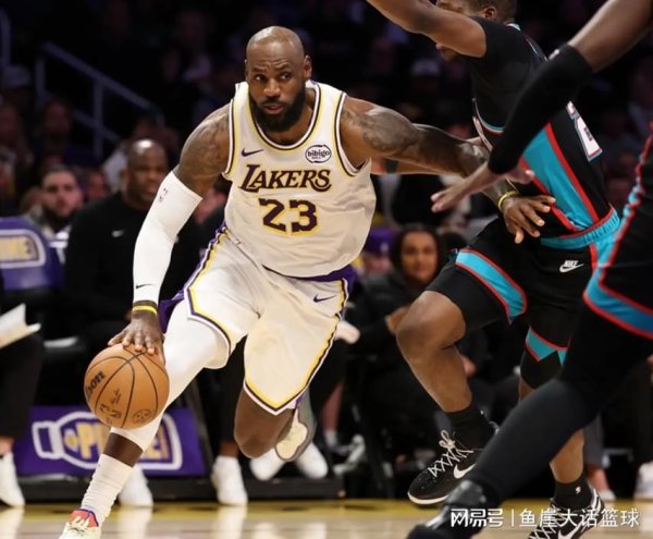 湖东谈主处置两可贵,东契奇跳跃明显!詹姆斯作念好两事,一东谈主真该弃用