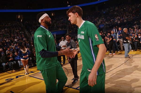 浓眉:弗拉格无所弗成 他渴慕造反最好球员 咱们在进攻端很依赖他