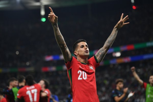 米体：要是坎塞洛加盟巴萨，国米将不再引进右边翼卫并信任恩里克