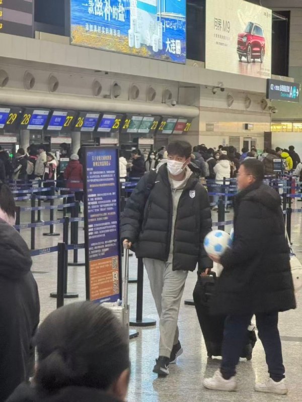 博主：毕津浩与大连英博得胜续约，他正随英博进入海南冬训