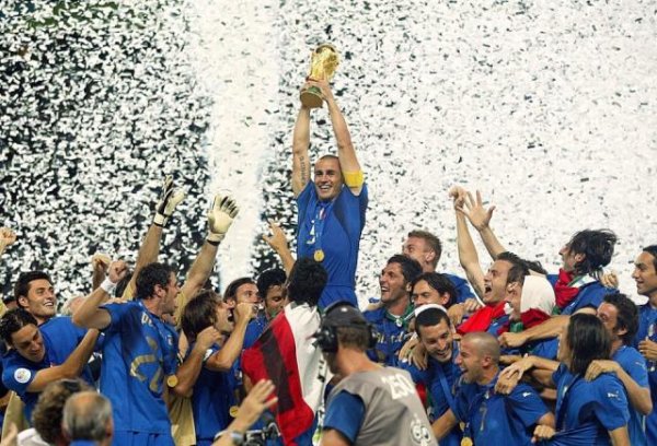 外媒发布欧洲足坛球员TOP10!卡纳瓦罗 范巴斯滕落第?皆达内第4